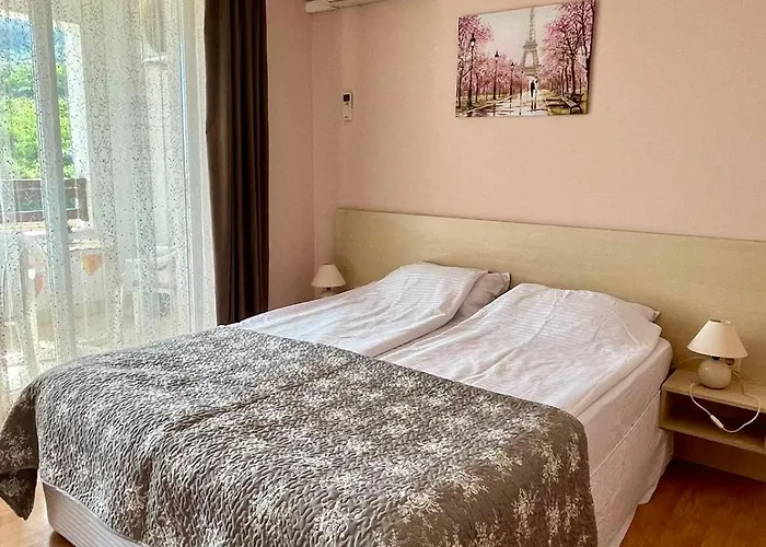 Mountain Breeze Villa *