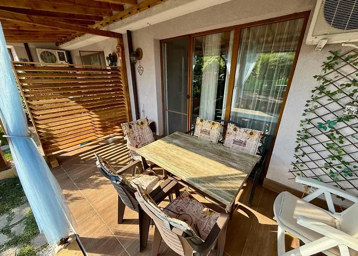 Mountain Breeze Villa *